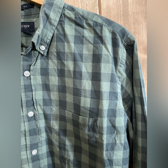 Men’s Medium J.Crew Button Up Shirt - Picture 2 of 3